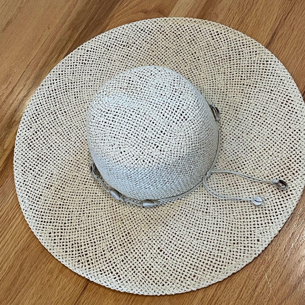 Straw Hat w/ Cowrie Shell band Wide-Brim Raffia Floppy Sun Hat NWOT San Diego Co